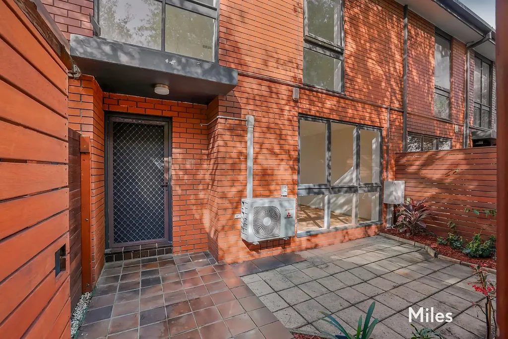 Ivanhoe 2 Slaapkamer Irresistible Townhouse Opportunity In Blue-Chip Ivanhoe
