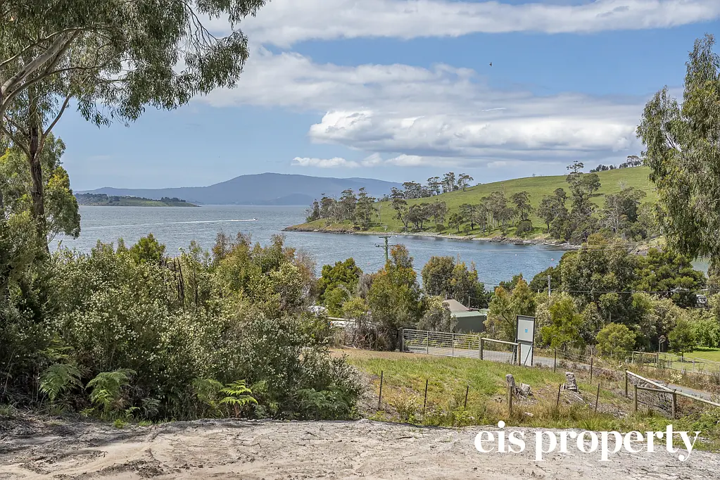 Surveyors Bay Absolute bliss by pristine sandy beach