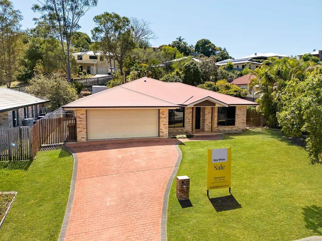 Kin Kora 4 Slaapkamer Solid Family Home With Space & Comfort!
