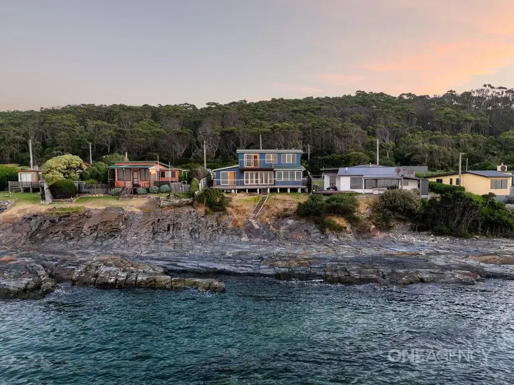 Cowrie Point 4Phòng ngủ Coastal Living with Uninterrupted Bass Straight Views