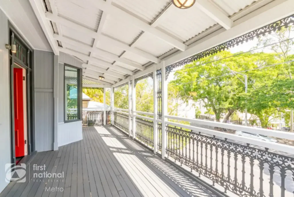Spring Hill 6Kwarto Charming Colonial with Development Potential