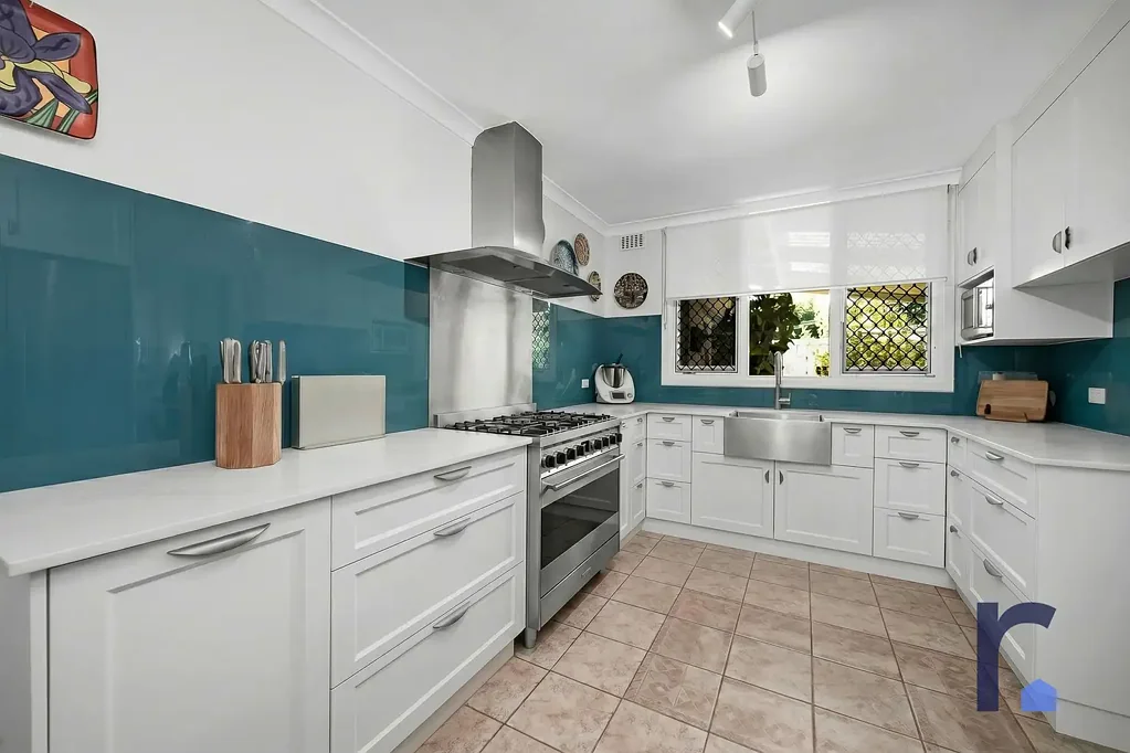 Girrawheen 4 Bedroom Nest or Invest – 709sqm Block with R20/40 Zoning & Future Potential
