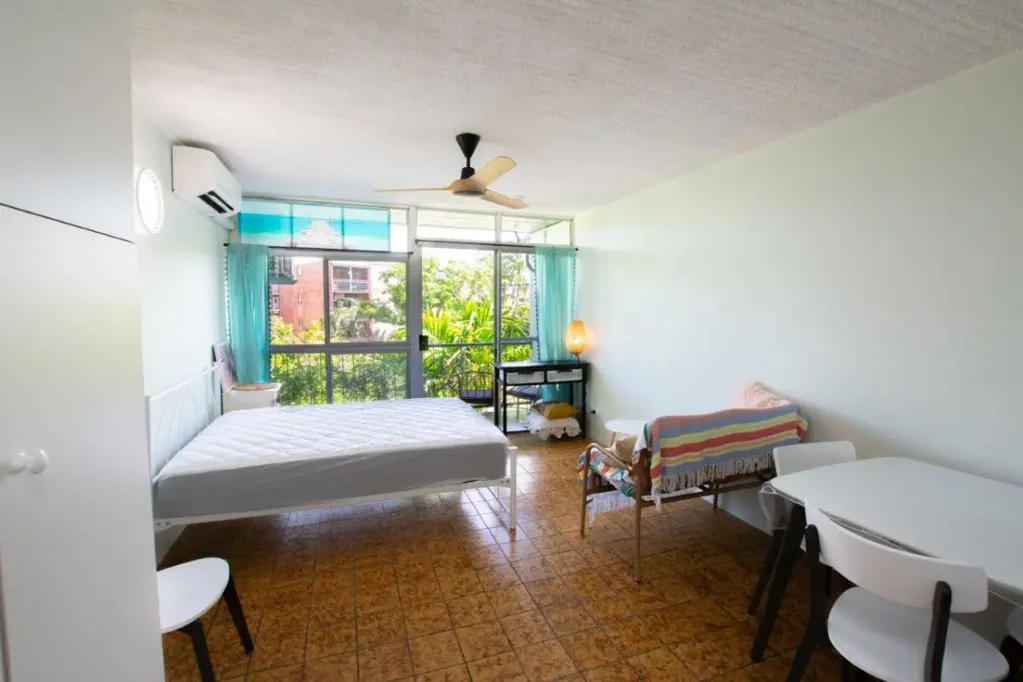Stunning Renovated Unit Close to the Beach