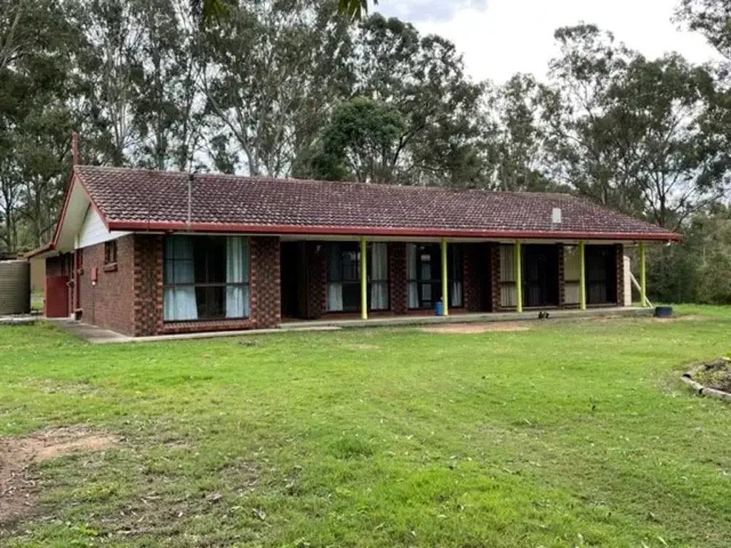 Acreage Family Home - Land & Plenty of Storage