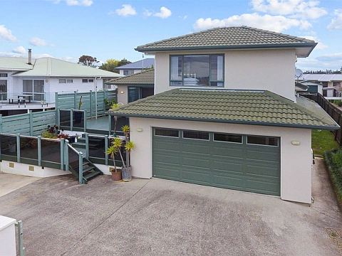 Clarks Beach 5房  5 Bedrooms-3 Bathrooms- Seaviews