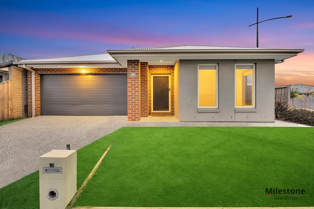 16 Reverence Drive, Rockbank, VIC 3335, 4 Bedrooms, 2 Bathrooms, House