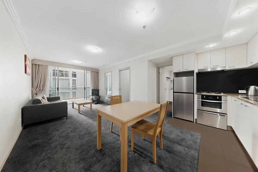 Brisbane City 1房 超大卧室 书房灵活 开放式空间 城市景观 落地窗采光 花岗岩台面 一流设施 毗邻皇后码头 Spacious Apartment with Enclosed Study in Prime Location