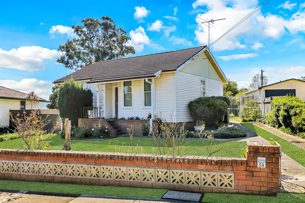 NEAT & TIDY FAMILY HOME IN PERFECT LOCATION