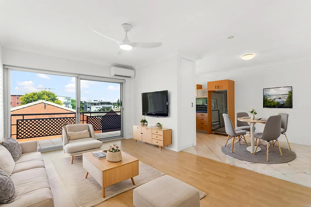 Spacious Top Floor Apartment in the Heart of Nundah