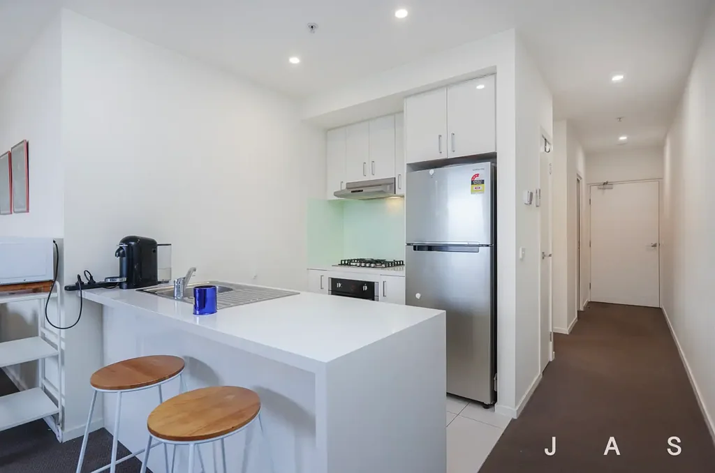 West Footscray 2房 黄金生活地段 宽敞两卧公寓 内置衣柜 南向阳台 浴室欧式洗衣间 储藏室 暖气/冷气 地下停车+储物笼。 Stylish City-Fringe Starter