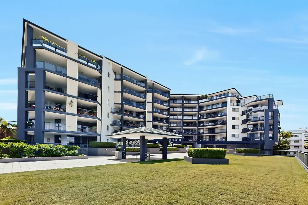 Spacious unit priced to rent