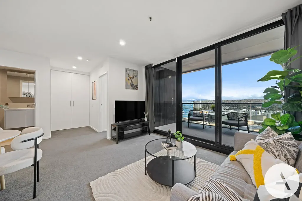 Belconnen 1房  Elevated Living & Unrivaled Convenience - Move-in Ready!