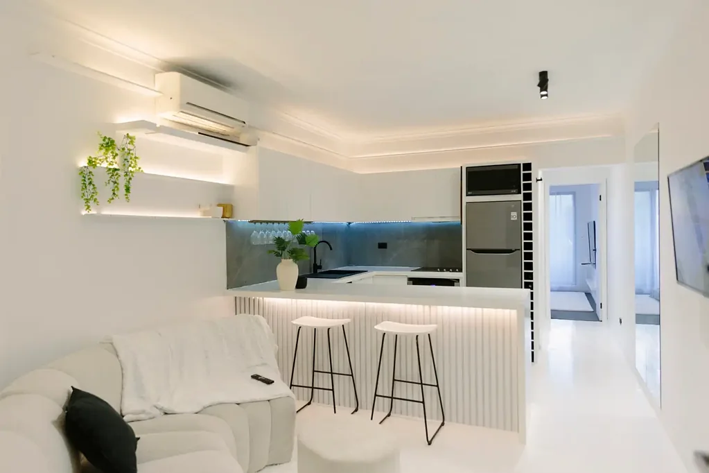 Windsor 1 Bedroom Sleek Style, Prime Location, 2 Car Spaces