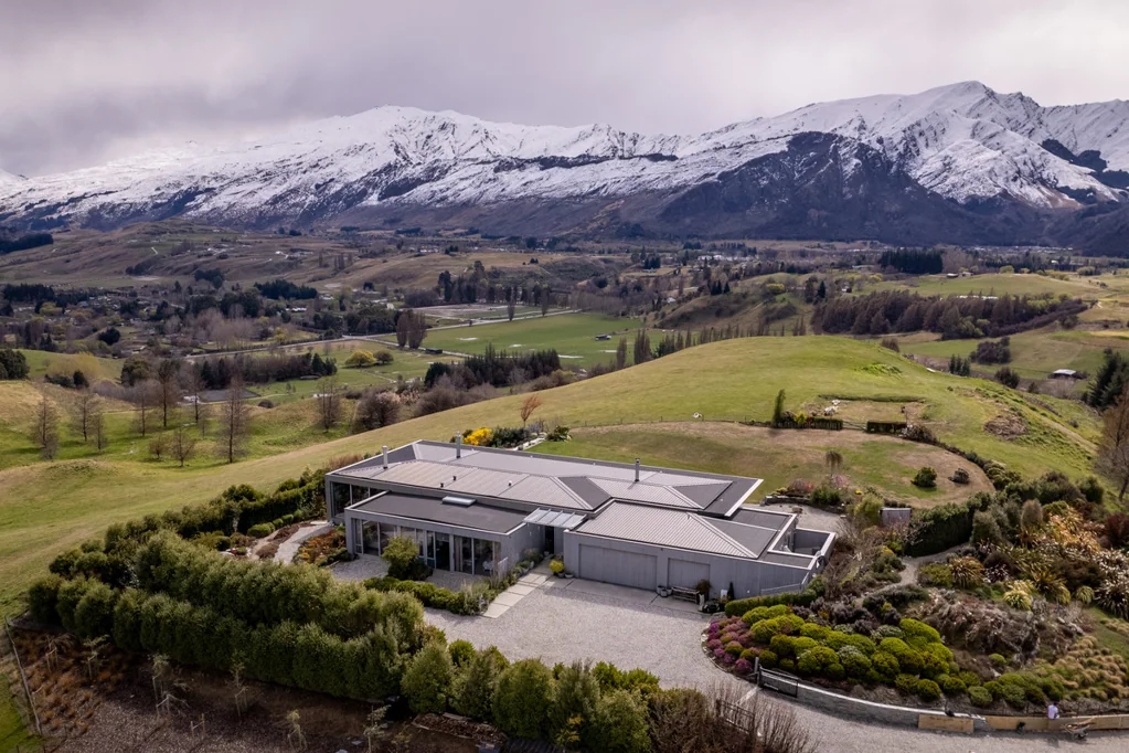 Dalefield/Wakatipu Basin 3房  Luxury, Light and Views from Every Angle