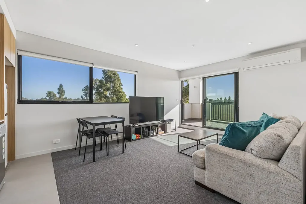 Williams Landing 2chambre 2 Bedroom 2 Bathroom and across the Road from all that matters!
