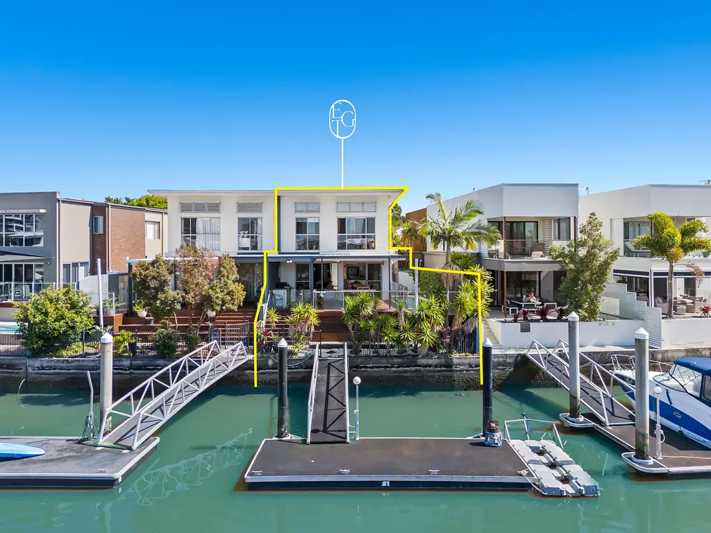 Biggera Waters 4બેડરૂમ Waterfront Duplex | Pool, Pontoon & Luxury Living