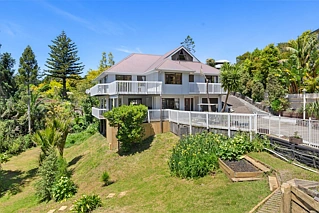 1/553 East Coast Road, Browns Bay, North Shore City