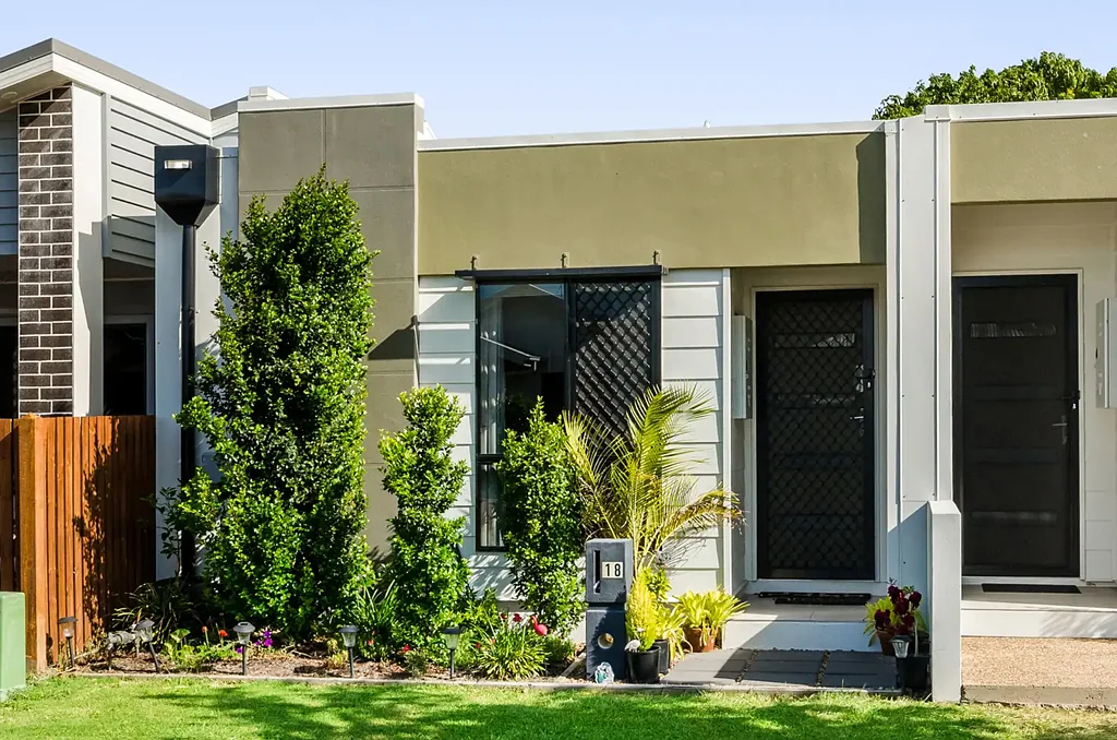 Minutes to CBD and Fairfield Shopping Precinct