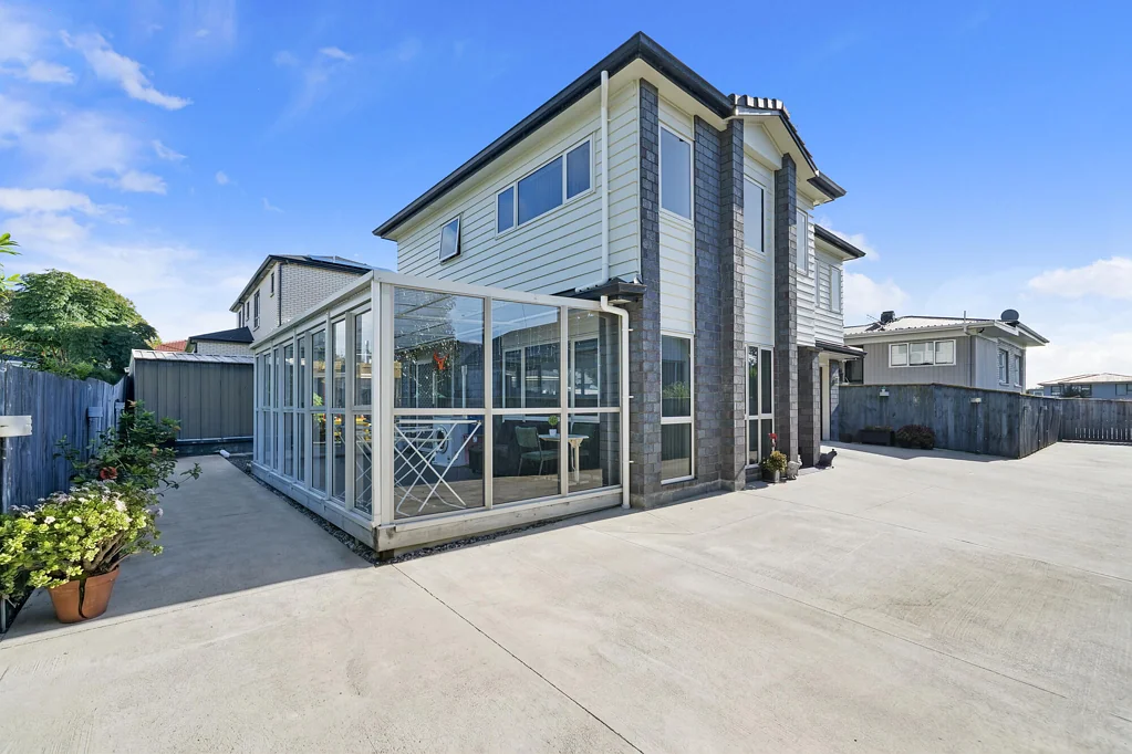 Manurewa 5房  Contemporary Comfort meets convenience