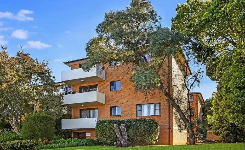 Spacious Two Bedroom Unit in Convenient Location
