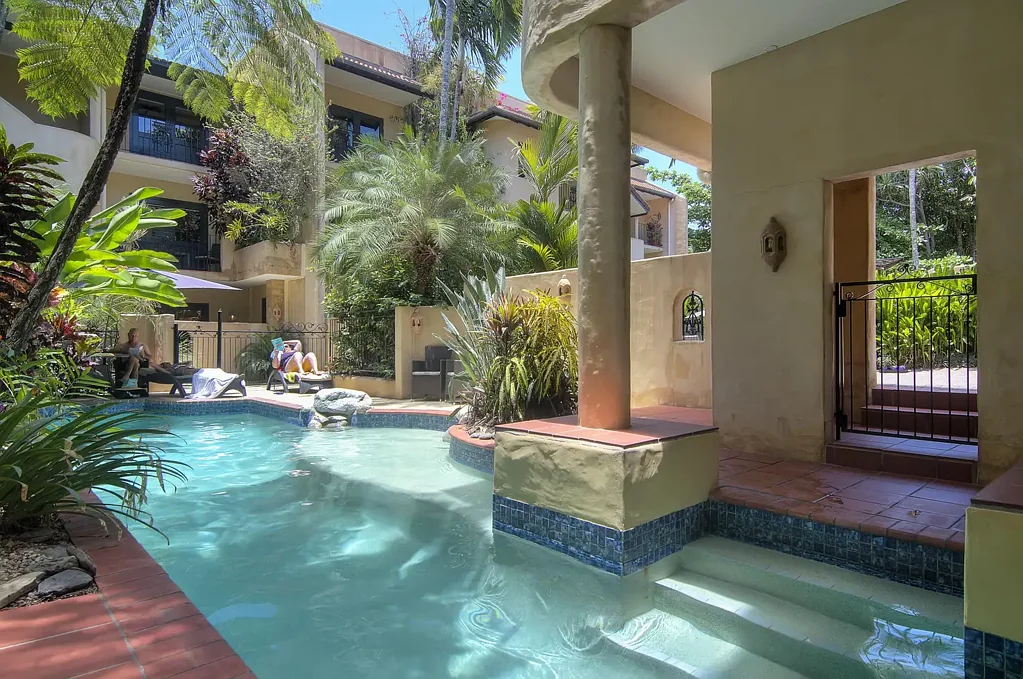 Port Douglas 1ਬੈੱਡਰੂਮ STEPS TO TOWN AND POOL. GROUND FLOOR IMMACULATE 1 BEDROOM APARTMENT.