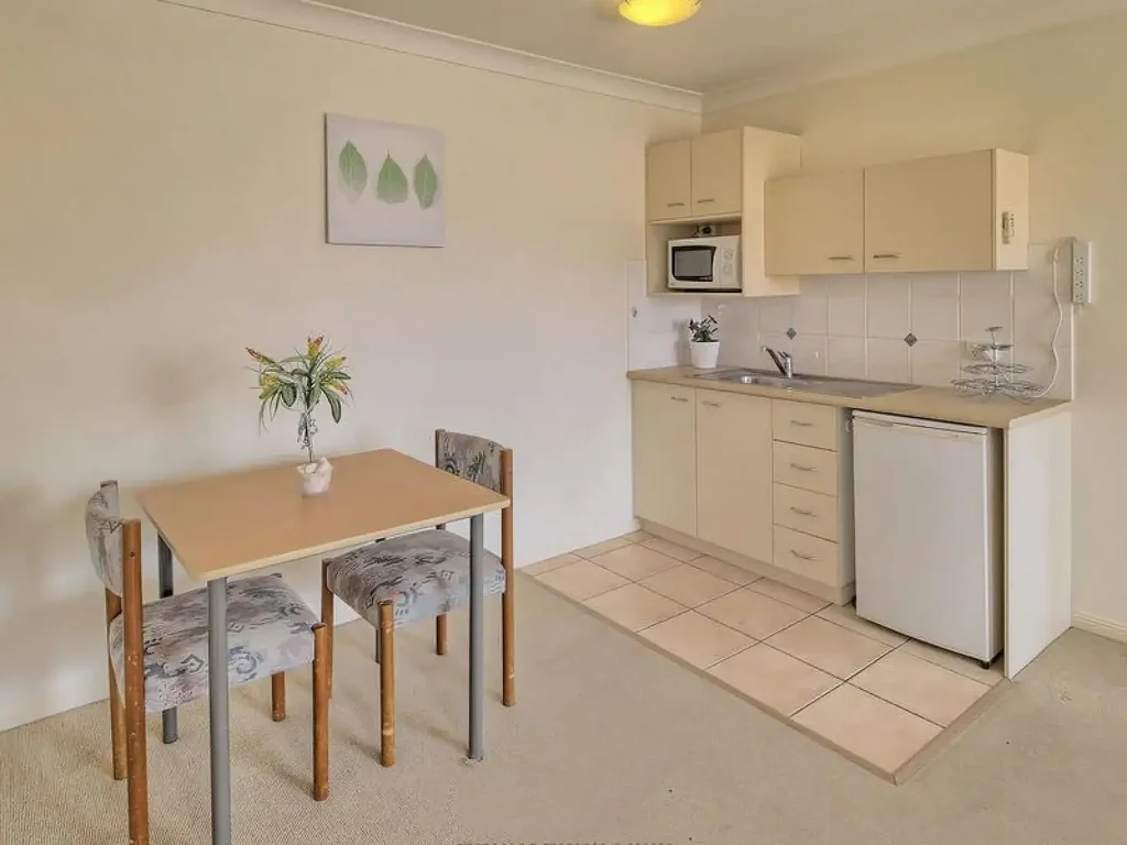 Over 55 years Single retiree  - One bedroom unit include water &  meal service for rent now!