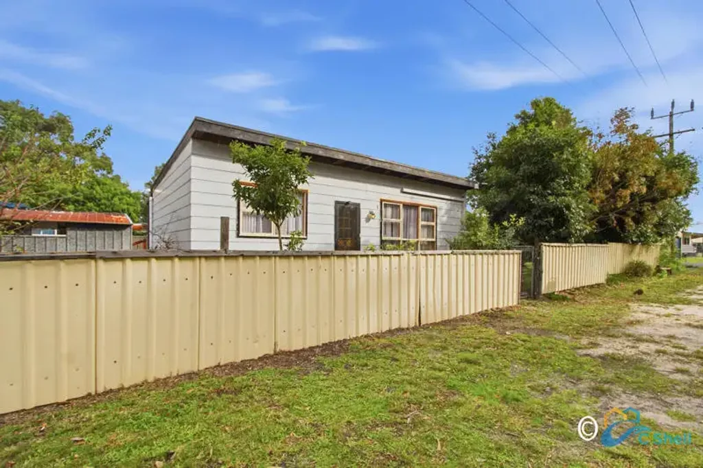 Loch Sport 2房  CORNER BLOCK AND HUGE POTENTIAL!!!