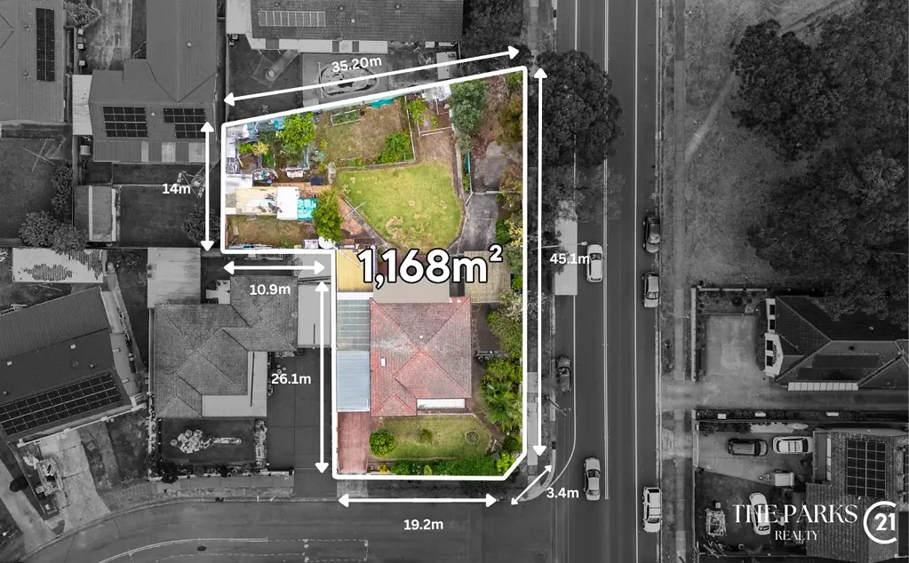 Bossley Park 3房 黄金地段 1168sqm阔地 2地块 3卧1卫 2车位 发展潜力无限 中心社区便利 1,168sqm Block, 2 Lots and Located in a Prime Position!