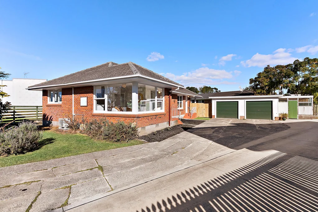 Hillcrest Live, rent, add value - opportunity with options
