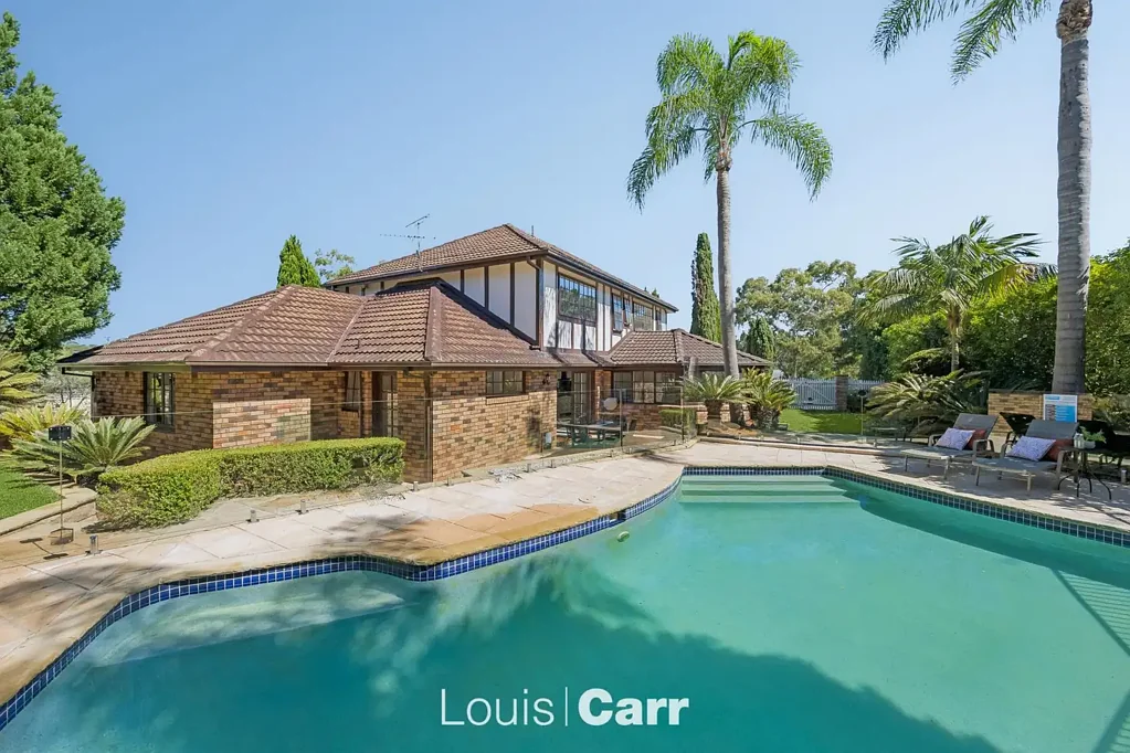 Castle Hill 5 Bedroom Spacious Family Living with Poolside Entertaining