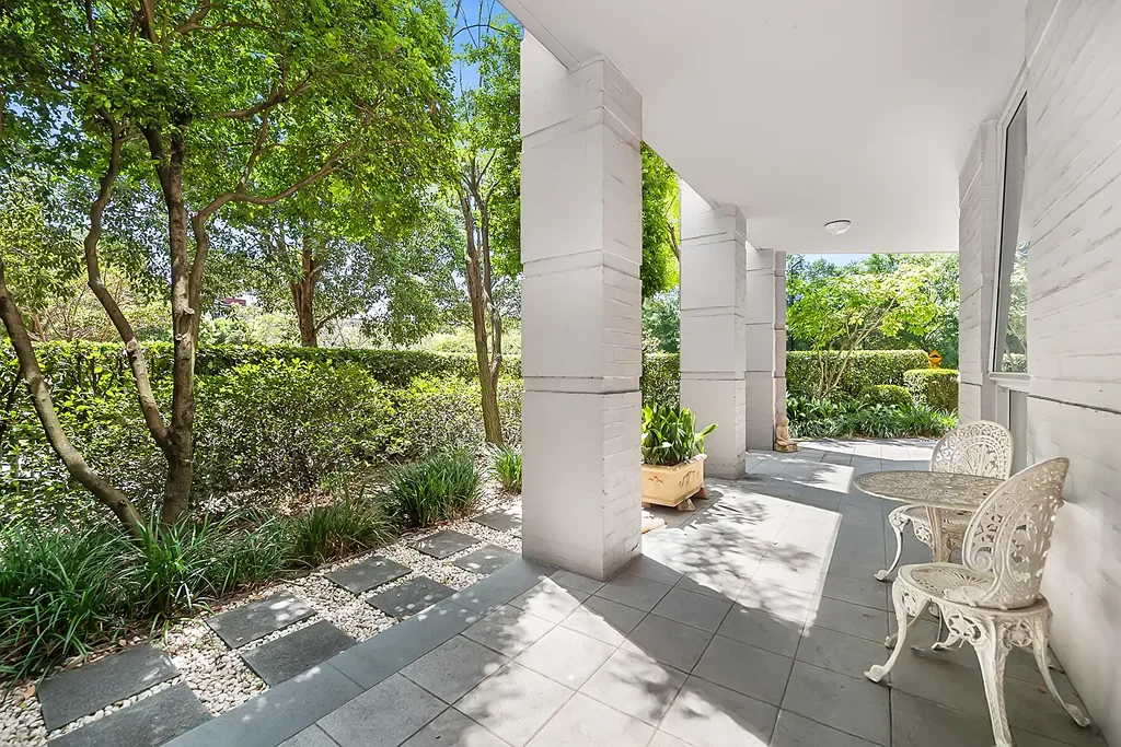 Spacious Ground Floor Garden Apartment