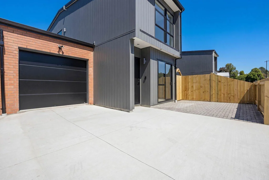 Opaheke 4房  Brand New Home – Bright with Future Growth