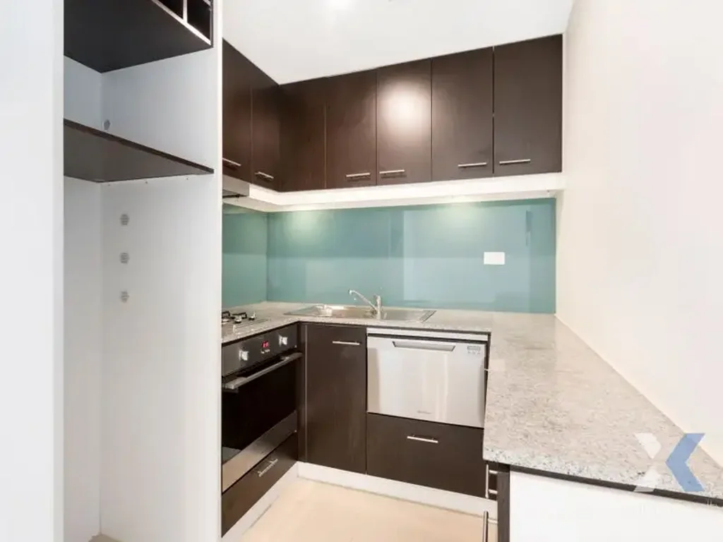 Spacious One Bedroom Apartment on Swanston St!