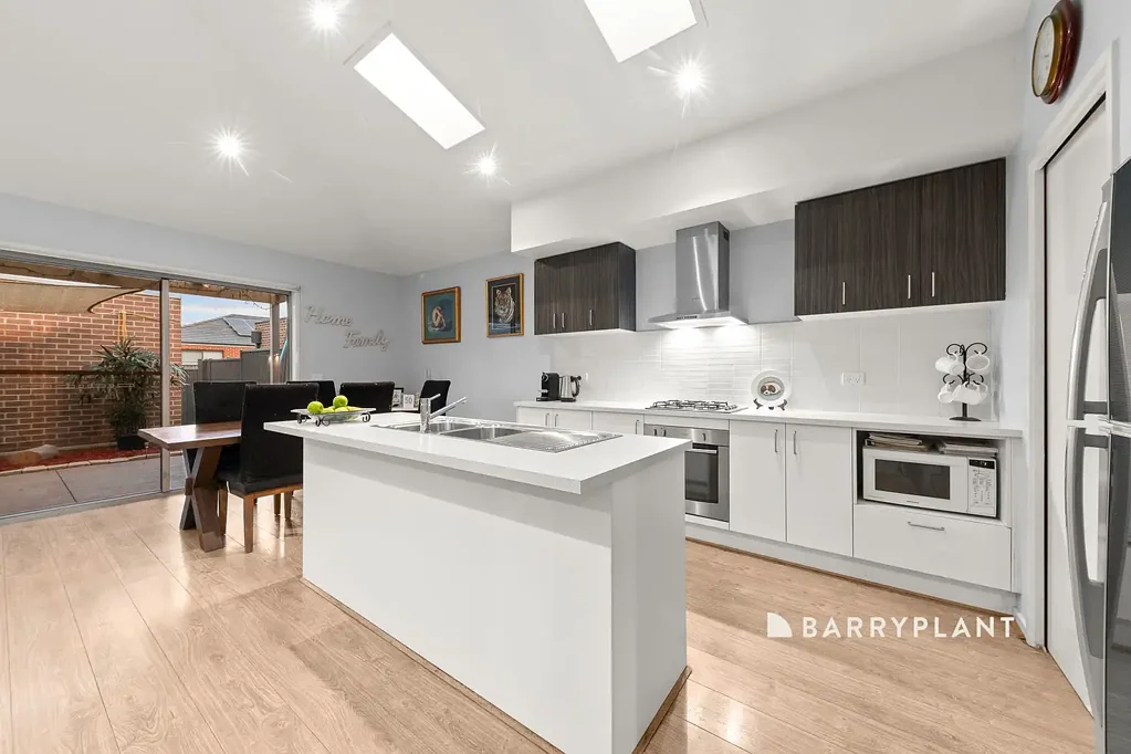 10 Chancery Lane, Cranbourne East, VIC 3977