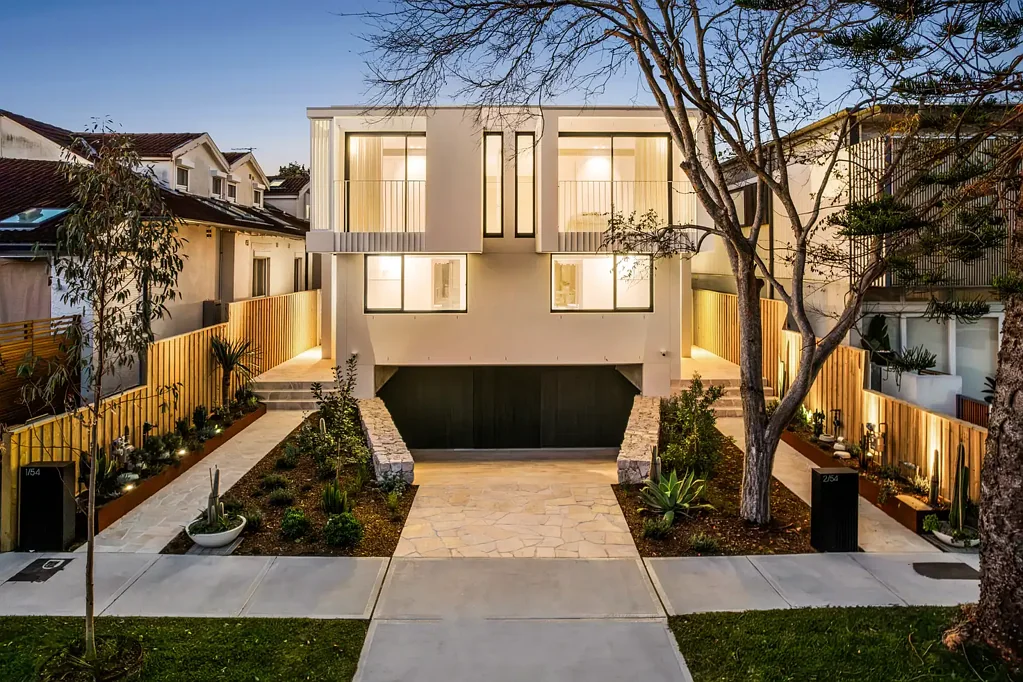 North Bondi 4房 全新朝北，位于优越地段，带地下停车场 Brand New & North Facing in Premier Location with Basement Parking