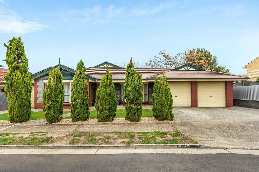 Largs Bay 4房  Coastal Colonial Charm with Modern Family Comforts