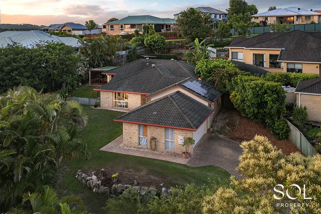 Petrie 4ਬੈੱਡਰੂਮ Spacious Split Level Design in a Elevated Petrie Pocket