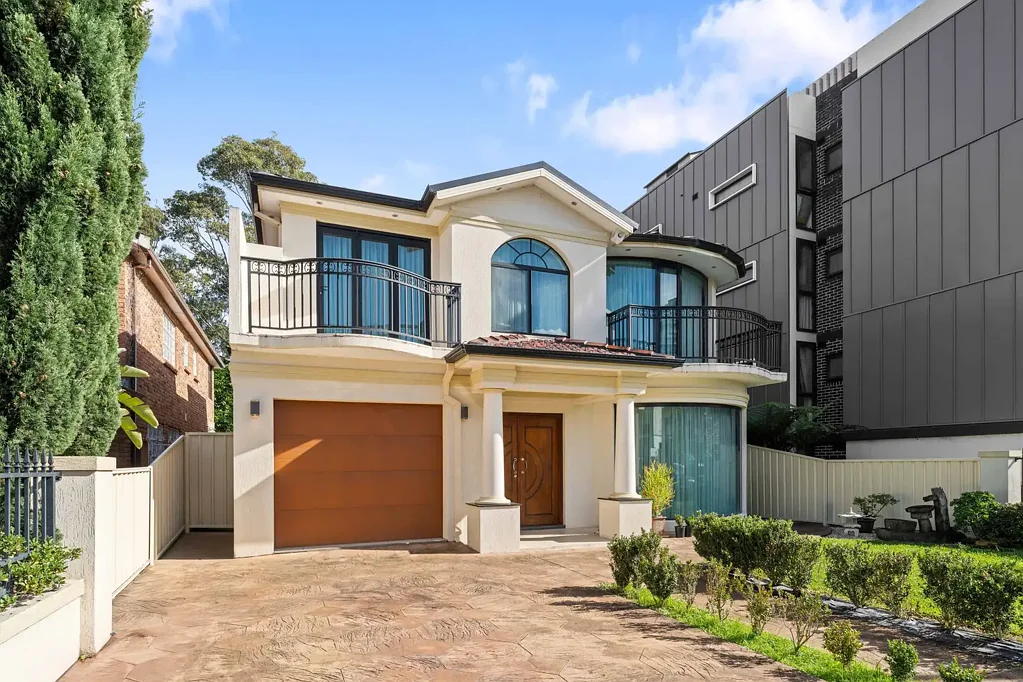 Burwood 5ห้องนอน Full Brick Family Home in the Heart of Burwood