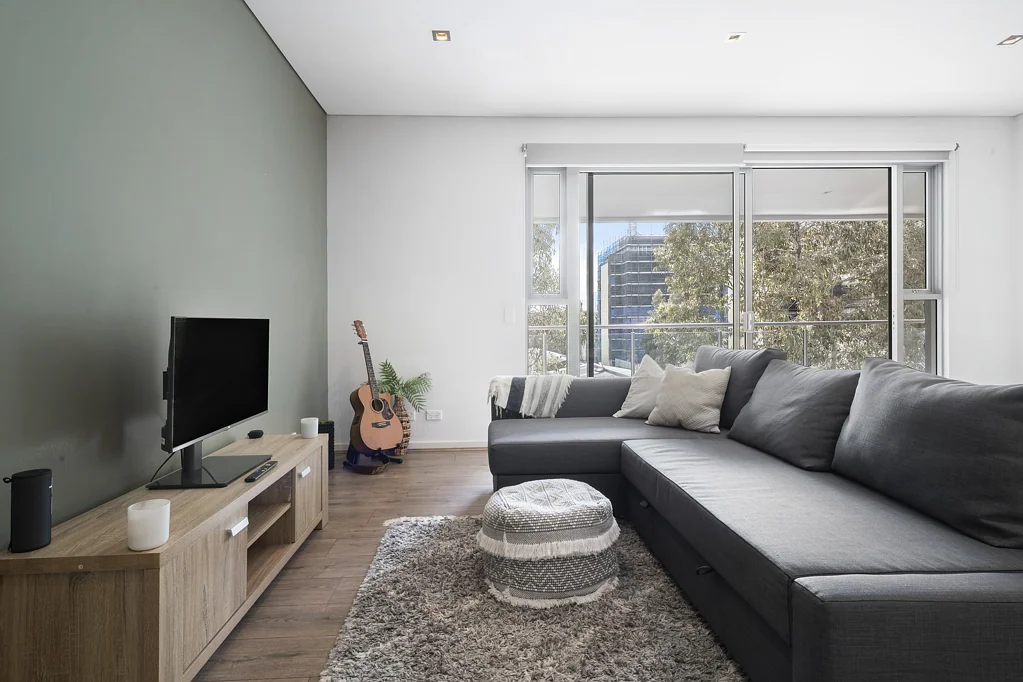 FURNISHED - Charming North-Facing 1-Bedroom Apartment in Prime Mascot Location