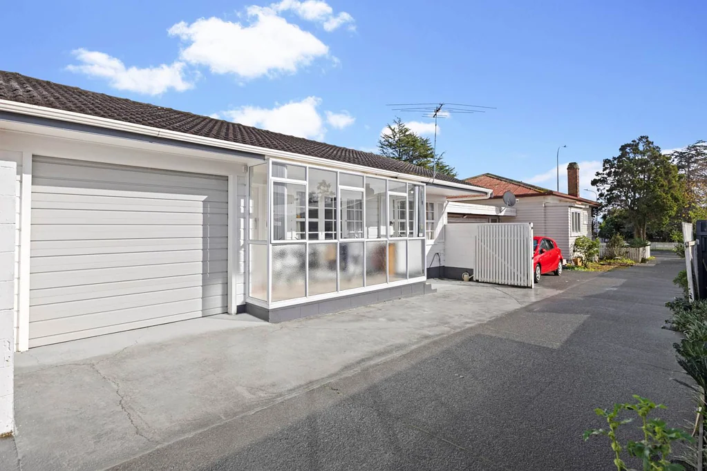 Papatoetoe 2房 核心区域住宅！Stratum永久产权，无物业费，交通便利，毗邻医院/学校，自住/投资两相宜！ Prime Location – Heart of Papatoetoe