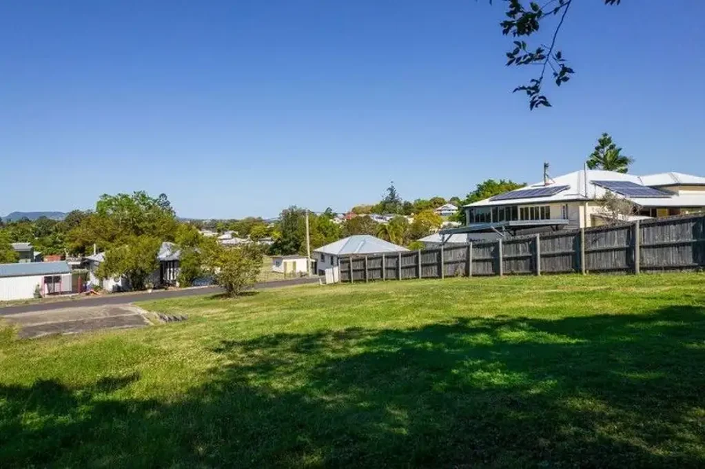 Gympie VACANT LAND IN TOWN WITH DA APPROVED PLANS