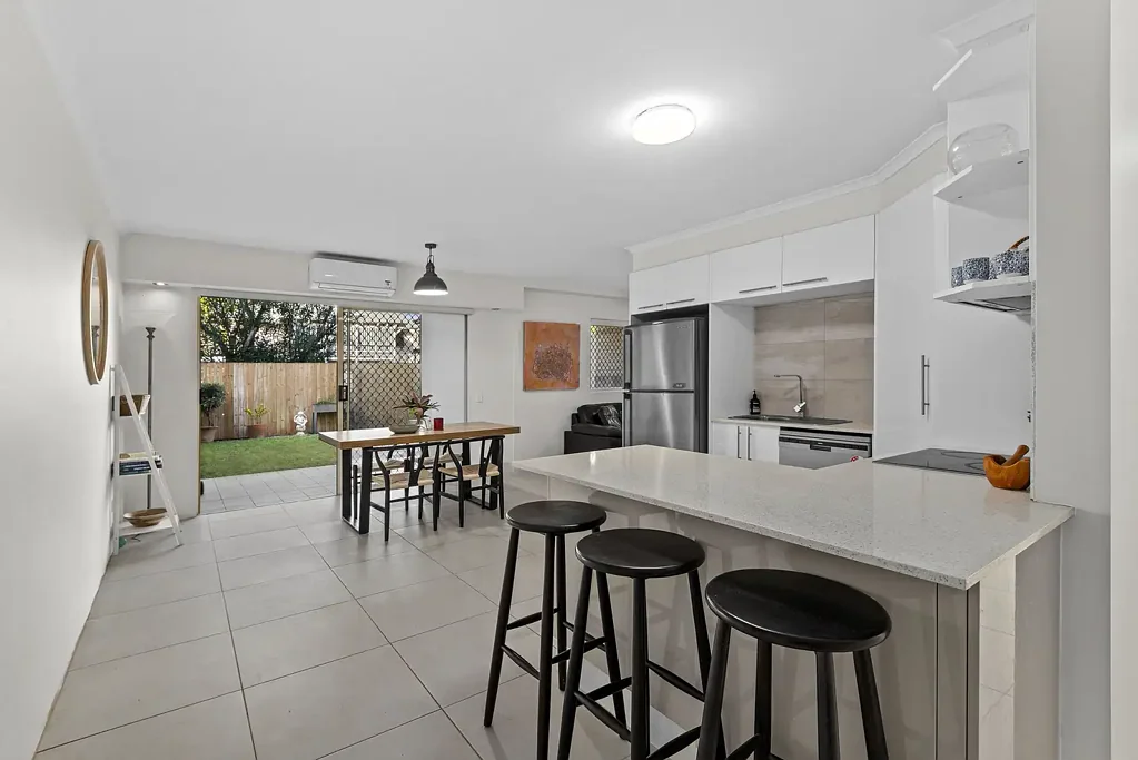 Stunning 2-Bedroom Apartment with Private Backyard!