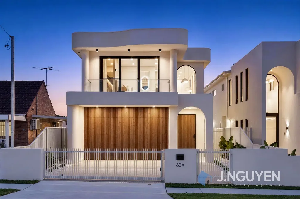 Cabramatta West 5Kwarto A striking, brand-new luxury residence designed to impress & created for exceptional living.