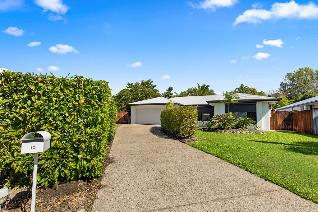 LARGE & CENTRALLY LOCATED FURNISHED HOME