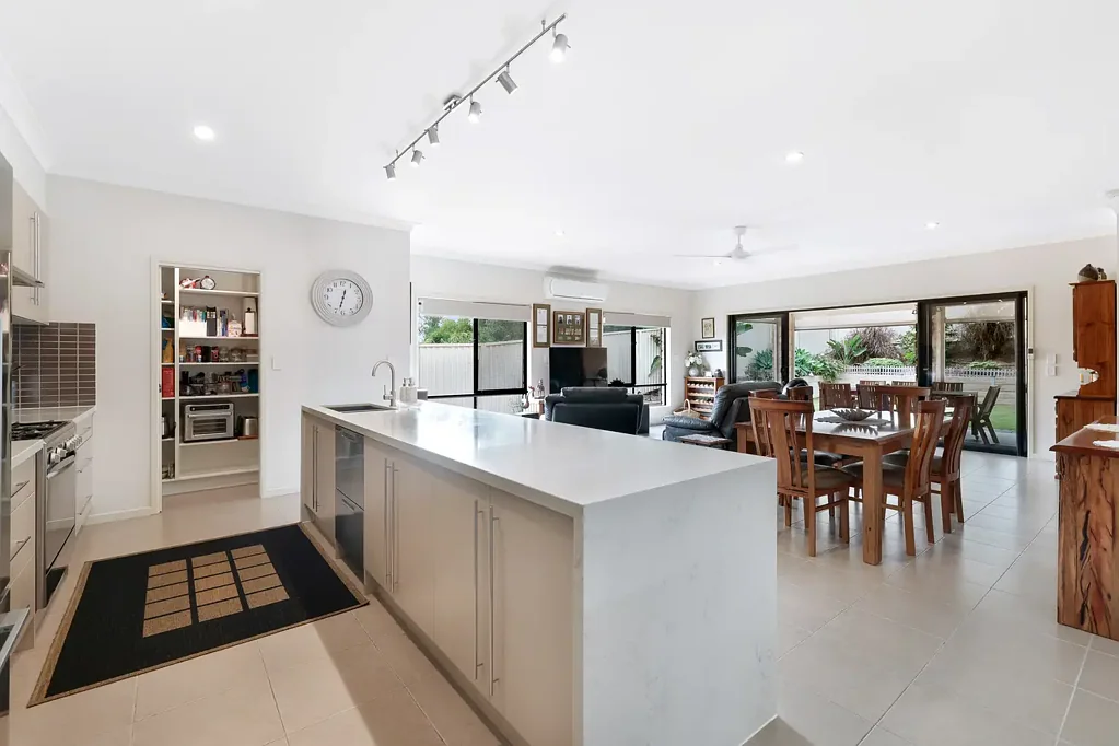 53 Harmsworth Road, Pacific Pines, QLD 4211