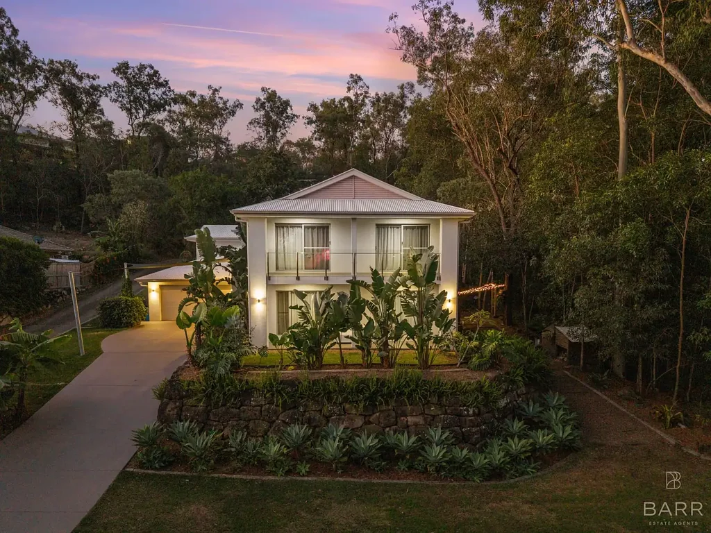 Anstead 5部屋 Elegant Anstead Retreat with Room to Grow