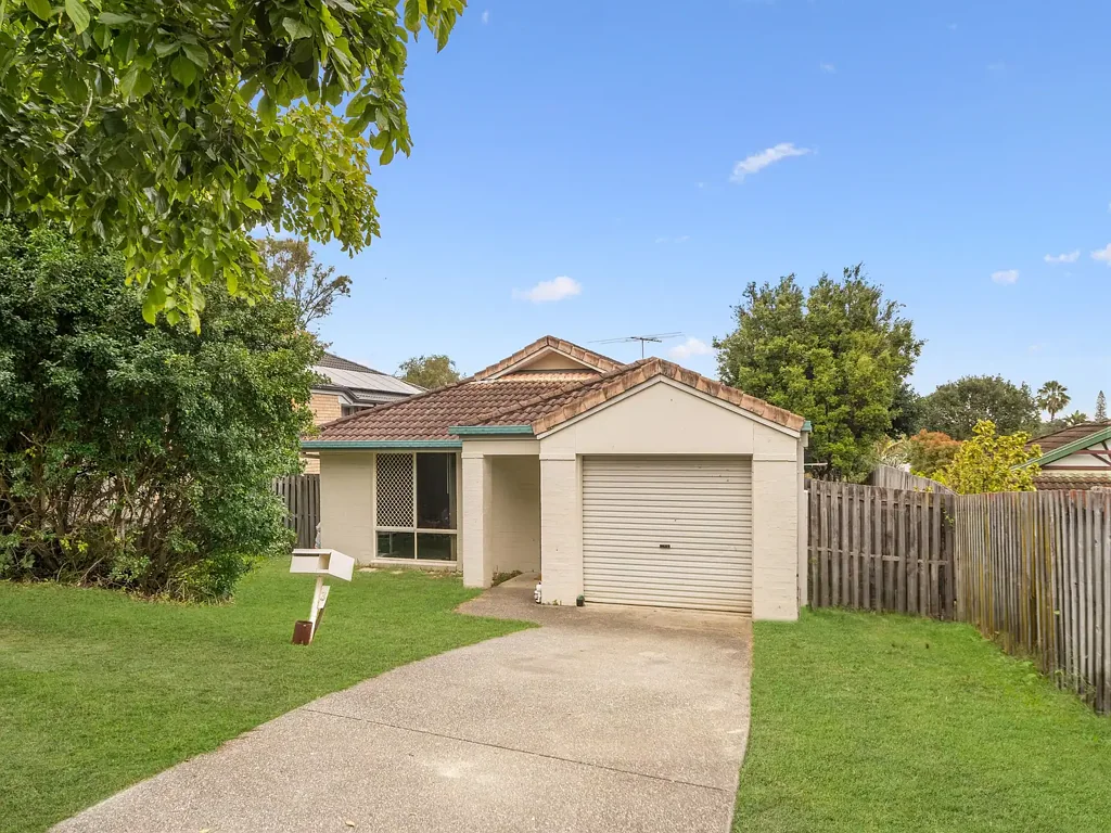 Margate 3 Bedroom Low Set Brick - Quiet Location !!