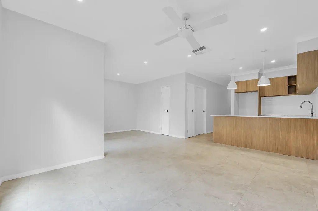 Stunning 3 Bedroom, 2 Bathroom Unit in Prime Location