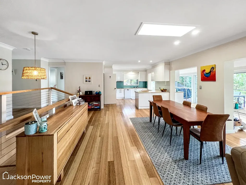Avoca Beach Family Living at Its Finest - Spacious 5-Bedroom Home!