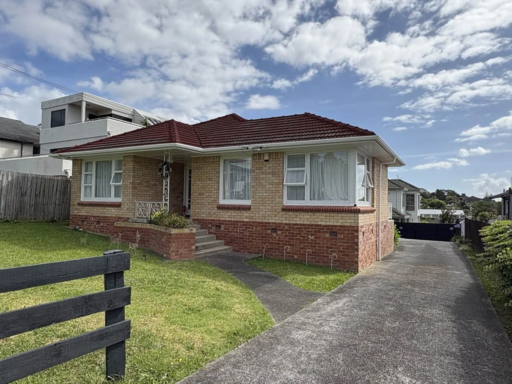 Classic Charm & Unbeatable Location: Starter i...